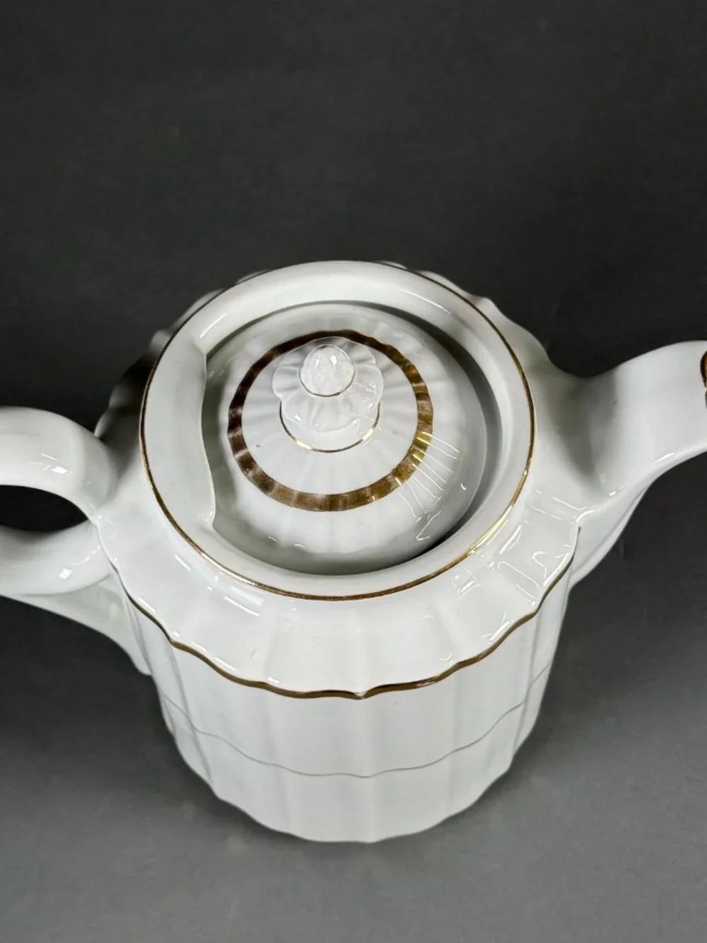 Vtg Kahla Germany White Porcelain Teapot Coffee Pot Gold Gilt Ribbed Scalloped